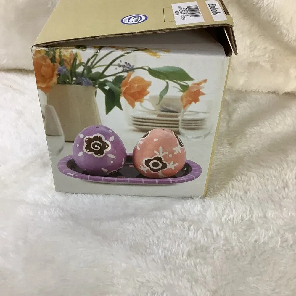 Kirkland‎ Easter Egg Store Salt And Pepper Shaker Set 6” X 3.5” X 2 5/8” In Box